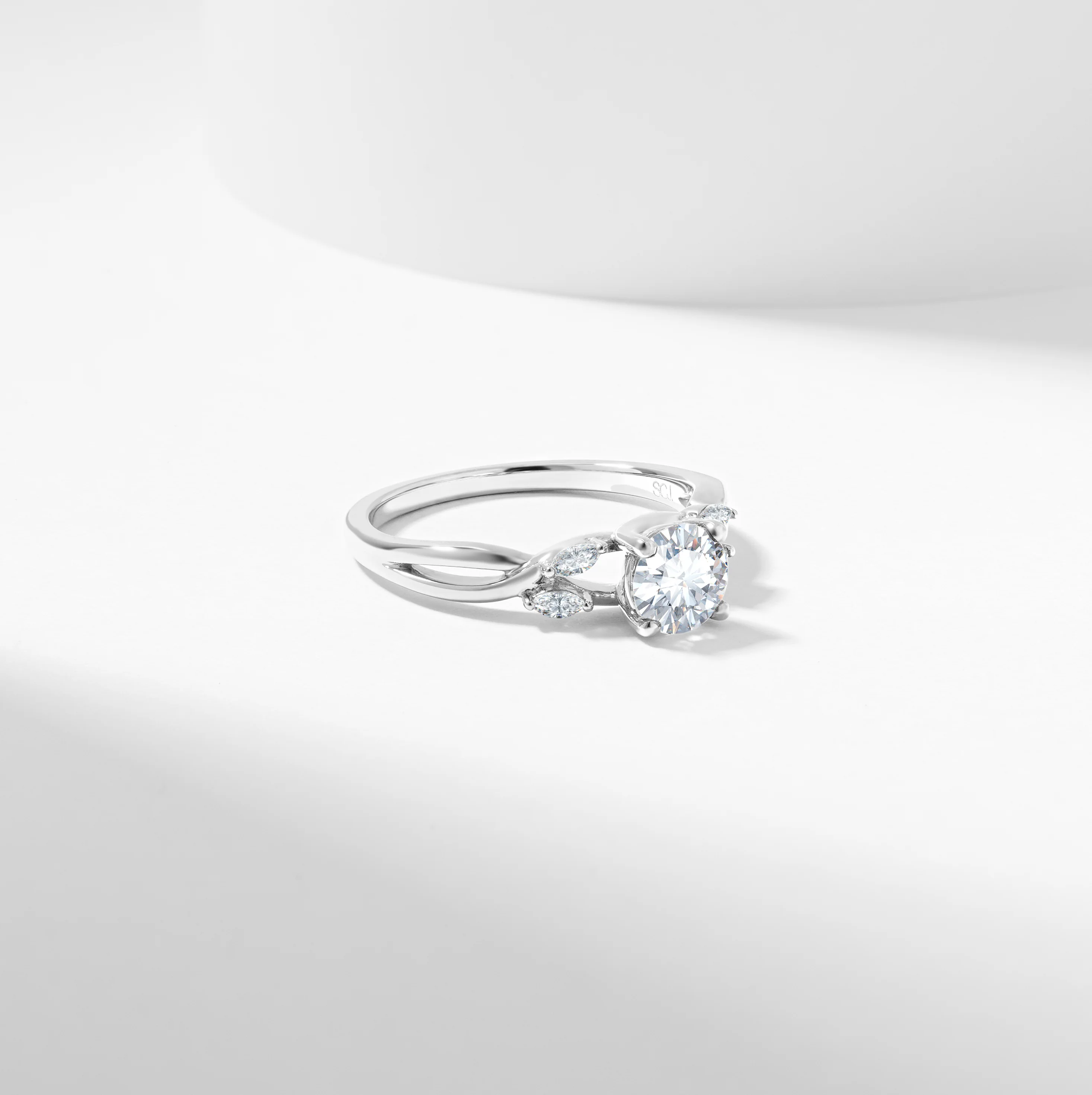 Round Brilliant Diamond Solitaire with Marquise Shoulder Accents Engagement Ring 1.0tdw - Image 4