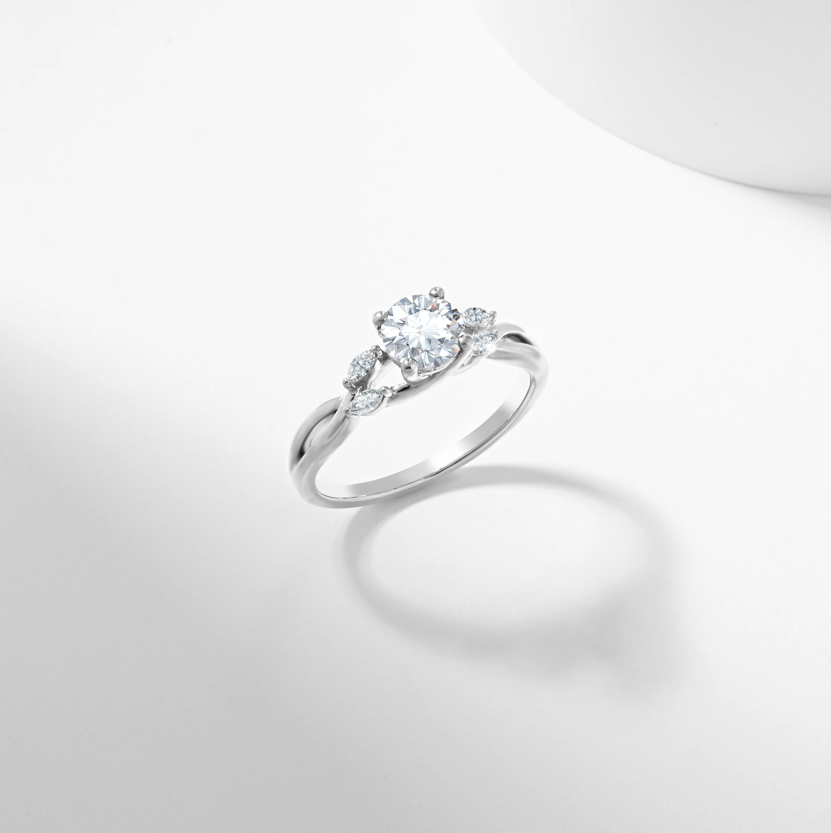 Round Brilliant Diamond Solitaire with Marquise Shoulder Accents Engagement Ring 1.0tdw - Image 8