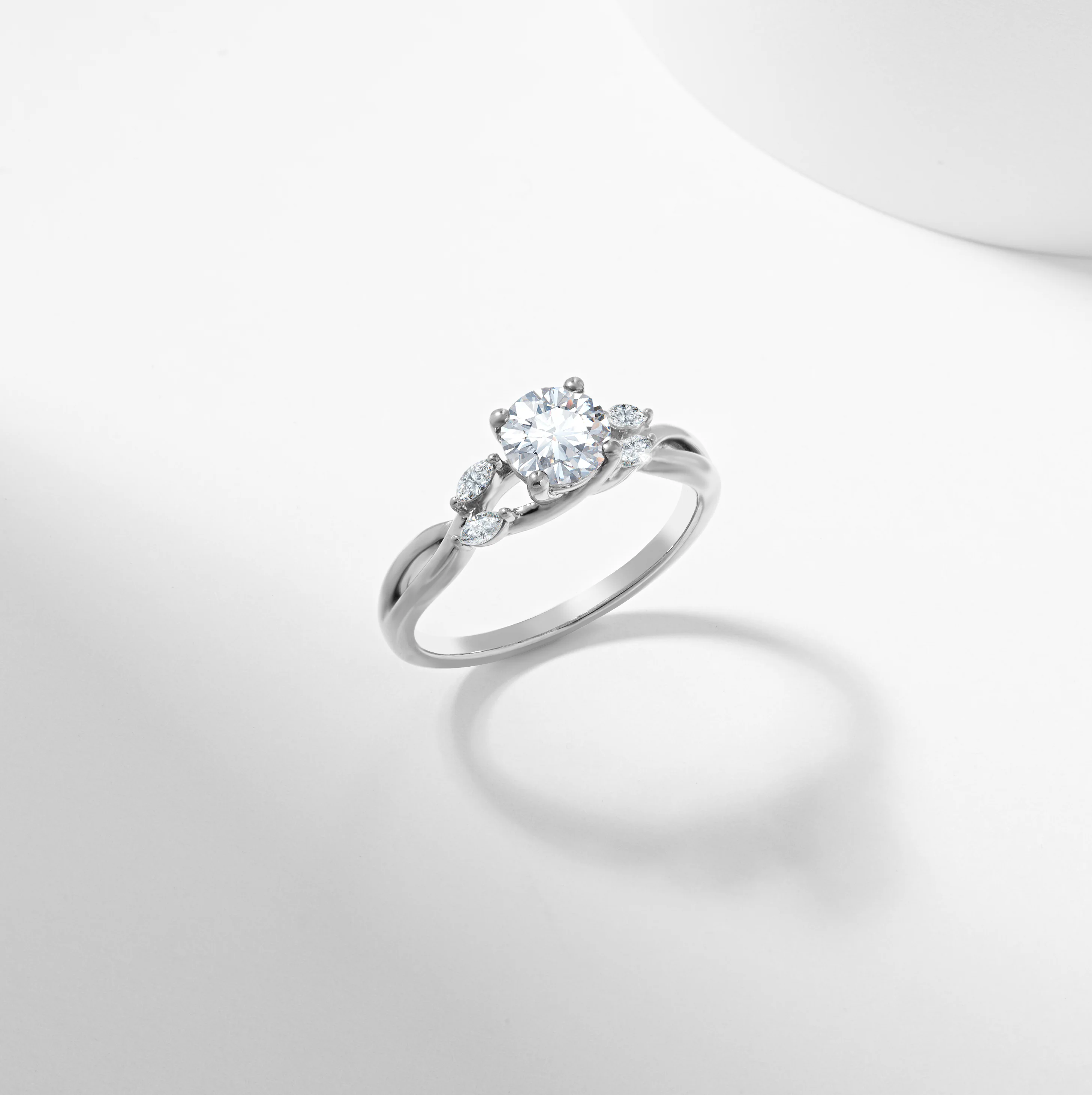 Round Brilliant Diamond Solitaire with Marquise Shoulder Accents Engagement Ring 1.0tdw - Image 6