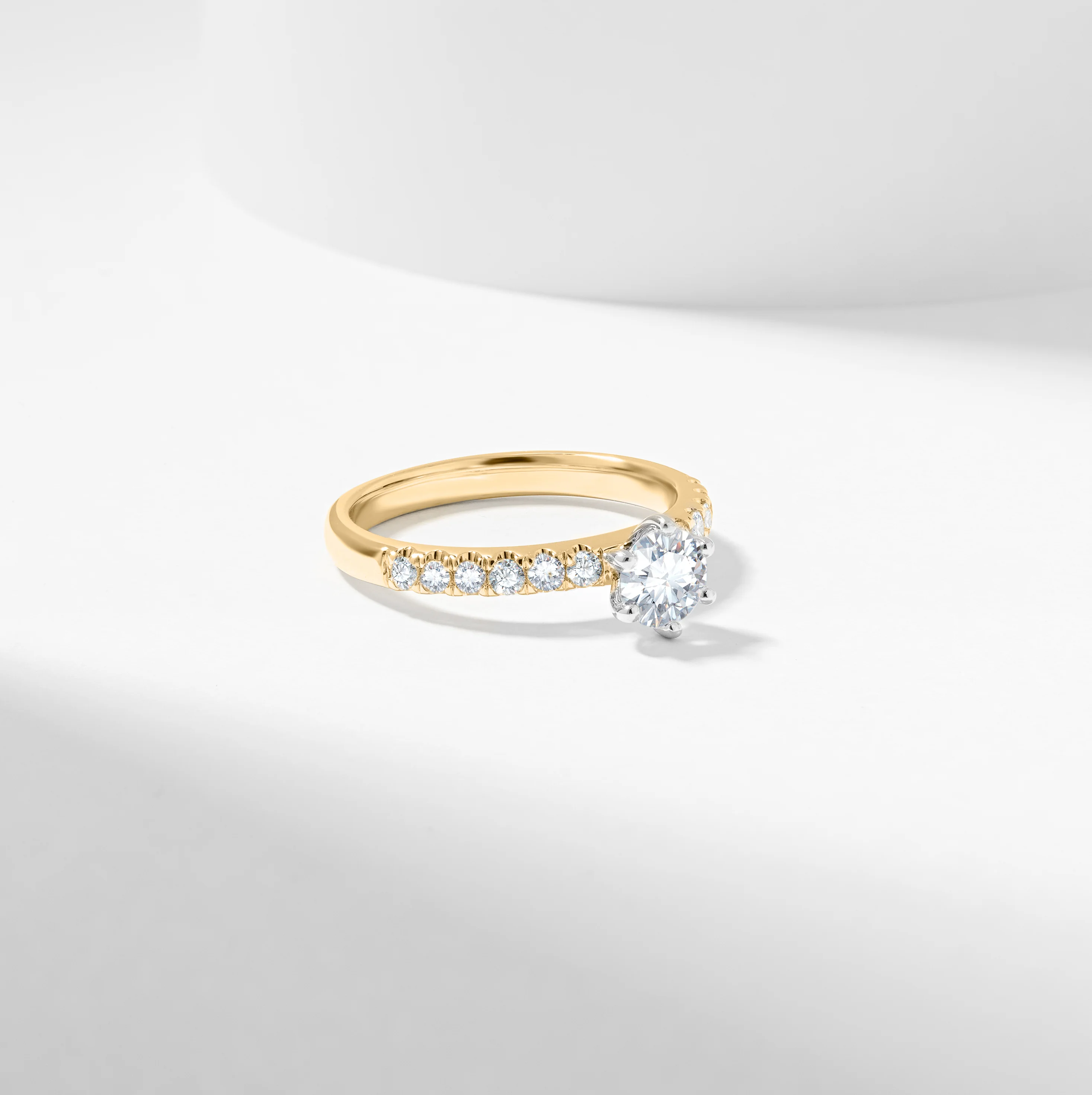 Round Brilliant Diamond Solitaire with Shoulder Accents Engagement Ring 1.0tdw 0.66ct - Image 5