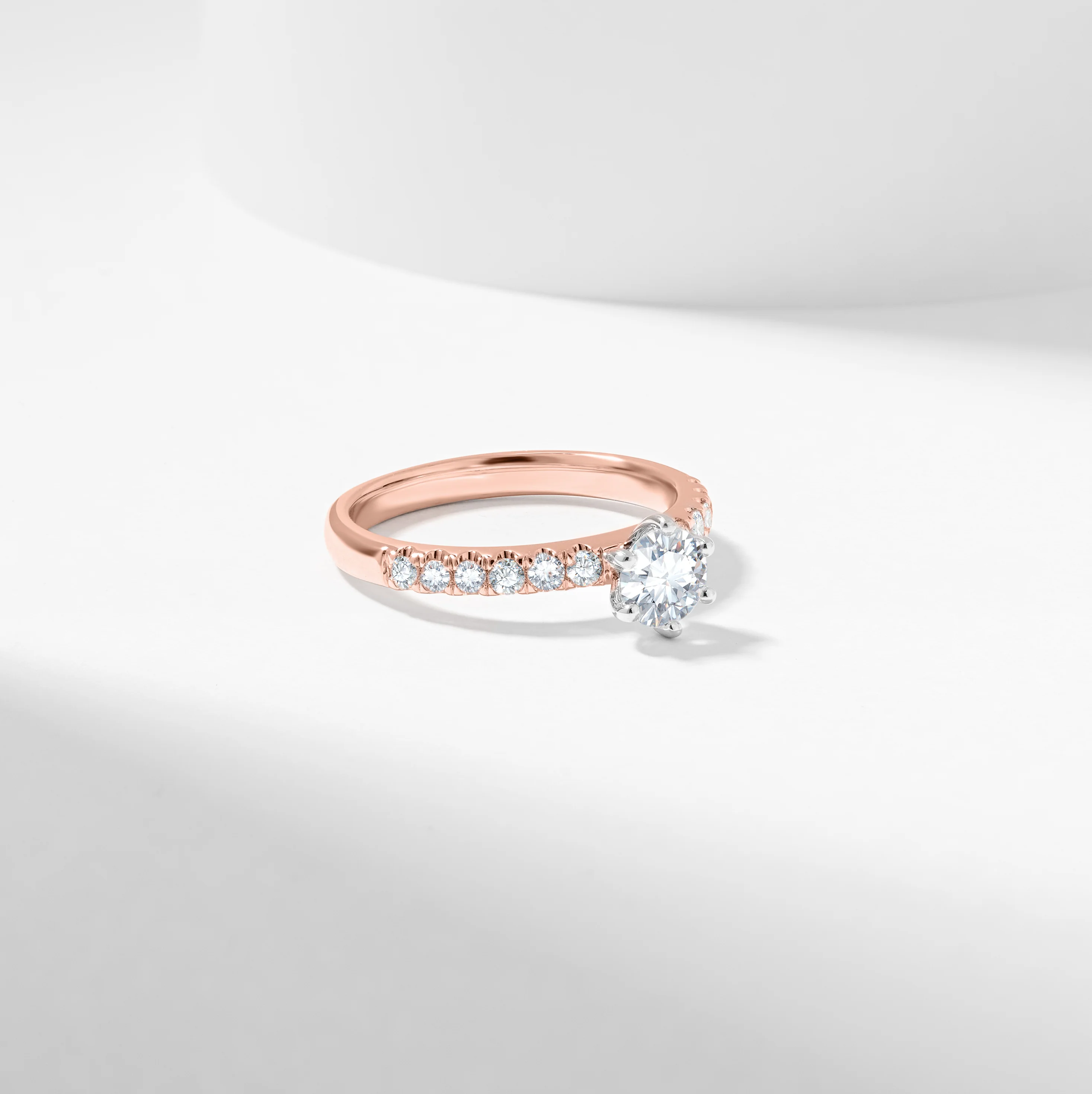 Round Brilliant Diamond Solitaire with Shoulder Accents Engagement Ring 1.0tdw 0.66ct - Image 3