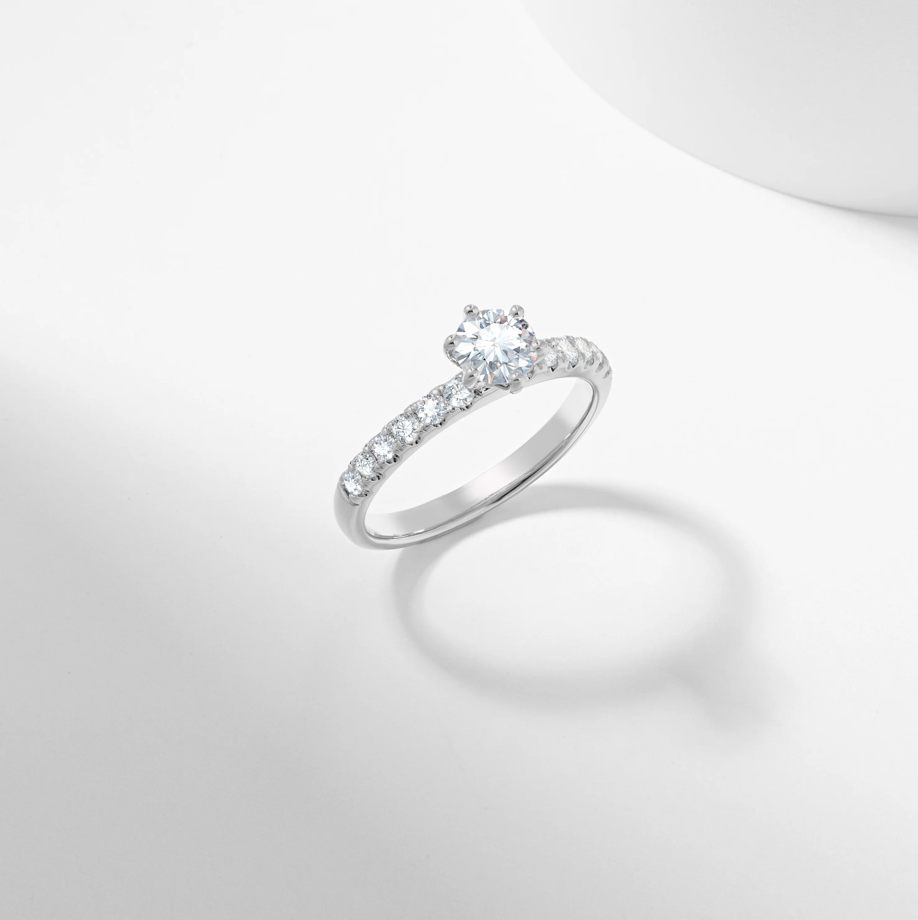 Round Brilliant Diamond Solitaire with Shoulder Accents Engagement Ring 1.0tdw 0.66ct - Image 6
