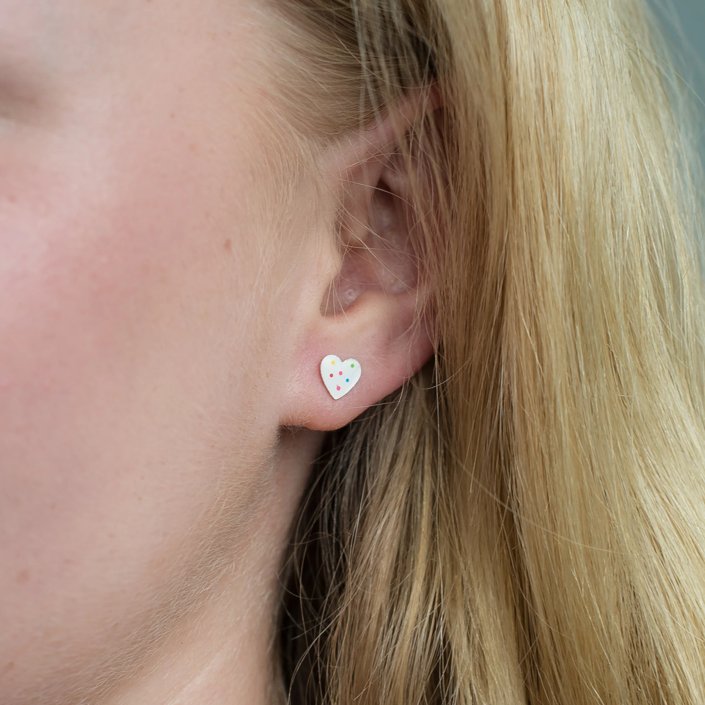 Sil polkadot enamel heart stud earrings - Image 4